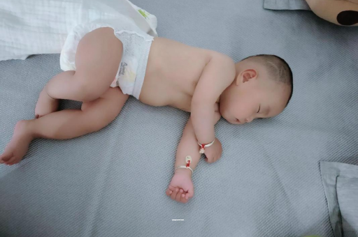三河孕妇肚子一跳一跳
